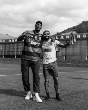 Gabigol Instagram - Sim.. Um menino brasileiro e Flameguista ❤️🖤 @jimmybutler
