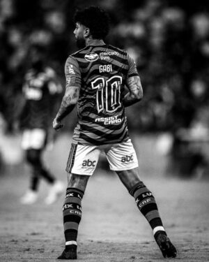 Gabigol Instagram - Obrigado Deus, por mais um dia especial! 
@zico foi uma honra, e sempre será 👑❤️