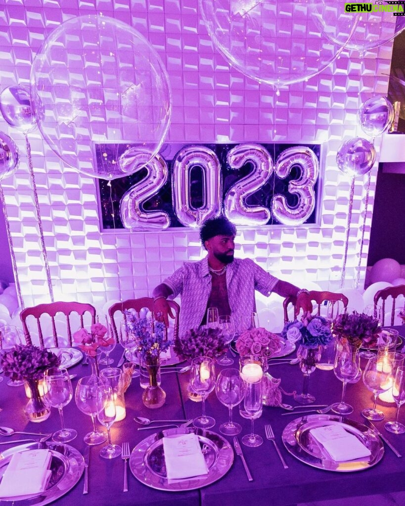 Gabigol Instagram - Senhor Deus, obrigado! Vem 2023, eu sei que será o melhor ano da minha vida! 🌸💜