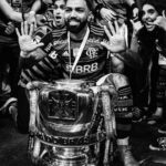 Gabigol Instagram – Álbum completo, agora são 10 .. Obrigado Senhor, obrigado Nação, hoje é festa na FAVELA 🏆❤️🖤
