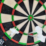 Gabriel Clemens Instagram - Back to the Roots🎯💪 Wie einige mitbekommen haben spiele ich wieder mit ganz normalen Flights und Shafts.... Ich Danke @lstyleglobal für die lange Treue aber dieser Schritt ist ganz bewusst von mir gewählt!!! Es ist auch nichts gegen die Produkte von Lstyle...Diese sind Top Ich möchte einfach etwas rumprobieren und denke das es für mich momentan der richtige Schritt ist 🎯 #backtotheroots #Darts #practice