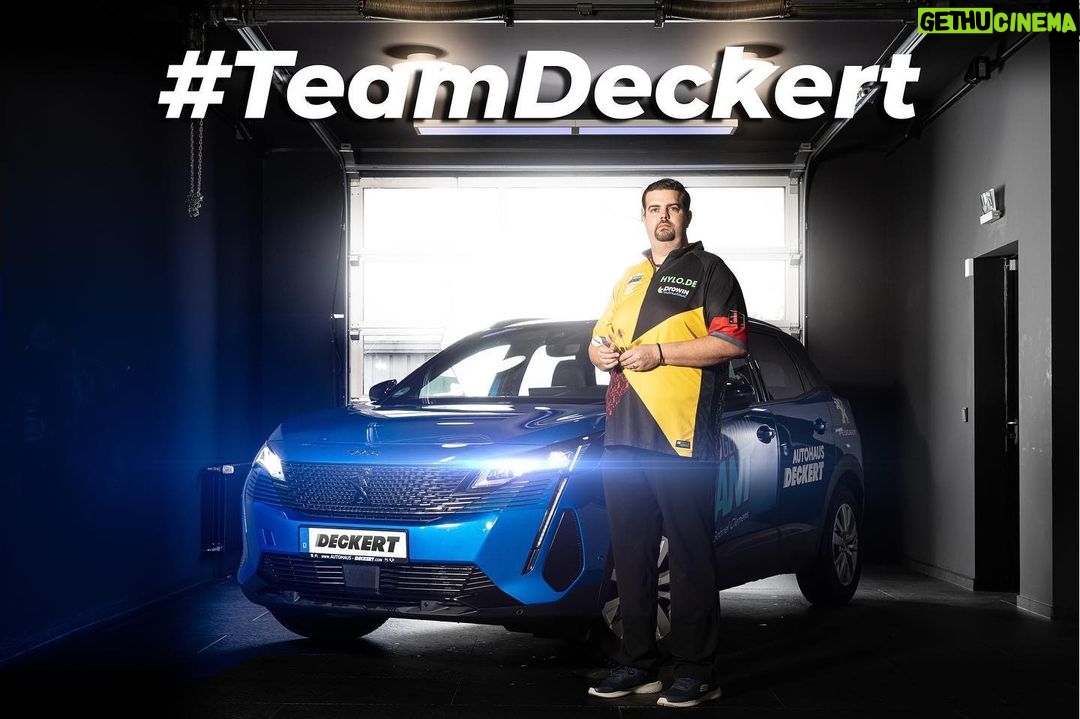 Gabriel Clemens Instagram - 💥News News News💥 Stühlerücken in der Geschäftsführung Autohaus Deckert expandiert: Michael Deckert widmet sich zukünftig dem Aufbau der neuen "Deckert Playa Motors GmbH" in Spanien. Dartprofi Gabriel Clemens wird ab dem 01.06.2023 an der Seite von Gregor Deckert das Homburger Unternehmen weiterführen. Link zur Pressemitteilung in der Bio (oben im Profil) #autohausdeckert #teamdeckert #news