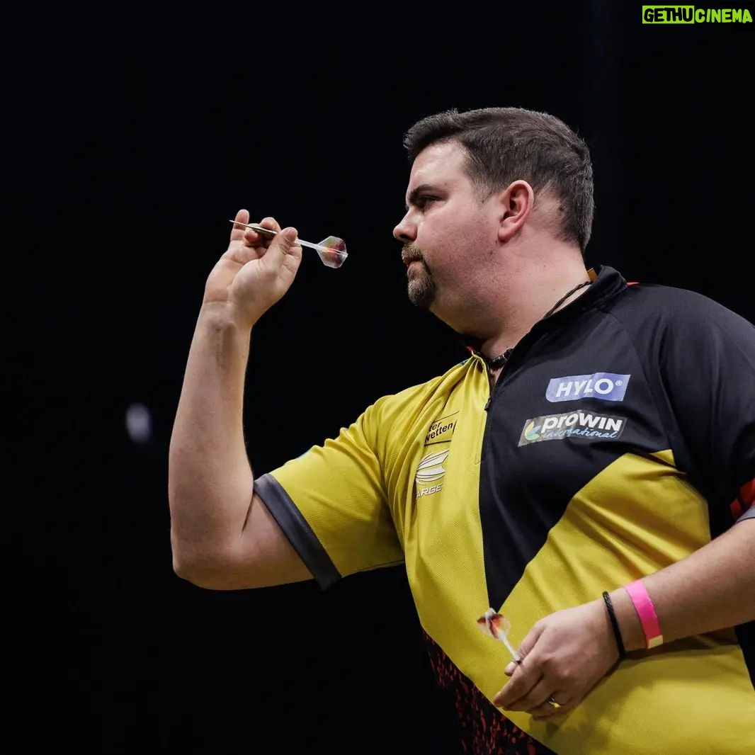 Gabriel Clemens - 17.3K Likes - Die ersten beiden Players Championchips sind somit gespielt.
PC 1 leider in der ersten Runde mit einem 102er Avg gegen einen ganz starken Raymond van Barneveld verloren.
PC 2 konnte ich mich unter die letzten 16 Spielen und somit auch die ersten Siege in der Saison 2023 einfahren 😎🎯
Natürlich will man immer mehr aber zumindest ist der Anfang gemacht 💪💪💪
Weiter geht's 🎯🎯🎯
#Dart #Darts #2023 #aufgehts #immerweiter