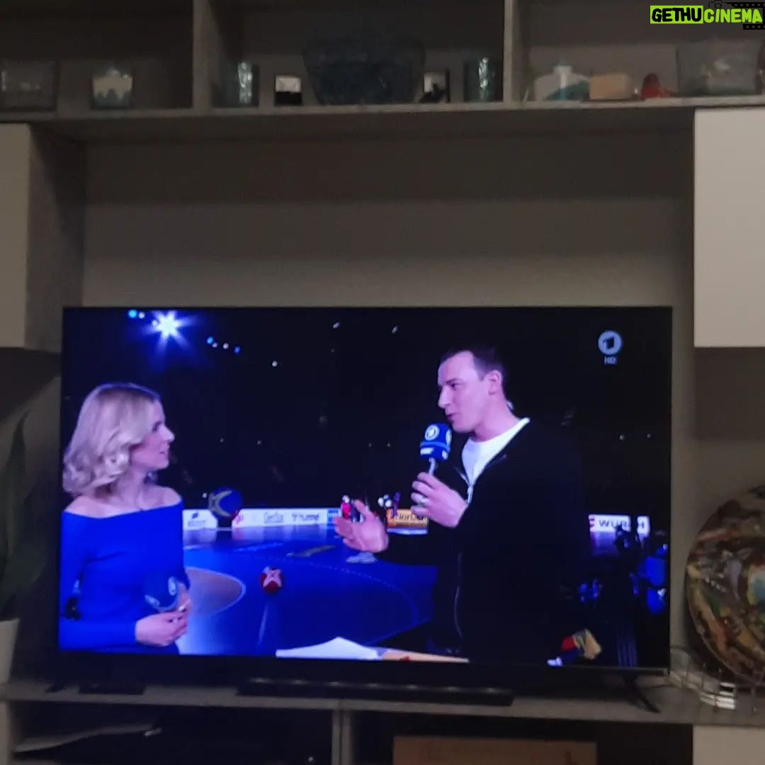 Gabriel Clemens - 19.2K Likes - Und heute nach dem 🎯Training heißt es mal wieder dem @dhb_teams die Daumen drücken!!!
Schön zu sehen wie eine Mannschaft funktioniert und jeder für jeden da ist!!!