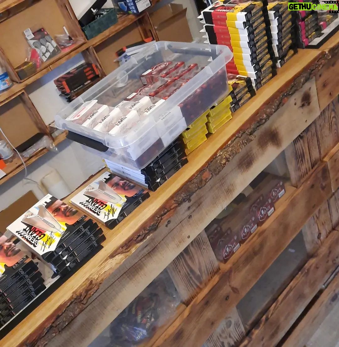 Gabriel Clemens - 10.7K Likes - Mal wieder für ein bisschen Nachschub im @gg_dartshop gesorgt 😎🎯