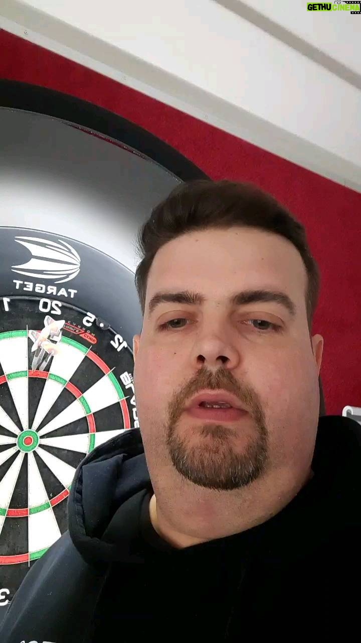 Gabriel Clemens - 31.8K Likes - Viele Fragen immer wie lange hält ein Board bei dir bzw wieviele brauchst du im Jahr...Dieses hängt jetzt so etwas über 2 Wochen...wenn die Tour wieder in vollem Gange ist und ich mehr unterwegs bin hält es natürlich länger da ich weniger Tage zuhause bin 🎯😎
Ich würde sagen im Schnitt brauche ich 12 Boards im Jahr🤟