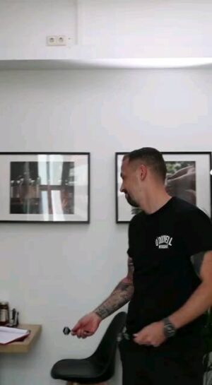 Gabriel Clemens Instagram - werbung - Outtakes! Das letzte Video der Shot’n’Shoot 
Challenge mit @odonnellmoonshine zeigt, dass wir wirklich viel 
Spaß bei O’Donnell in Berlin hatten. Danke an das Team und ich 
kann euch nur empfehlen: Probiert den Schnaps, ist wahnsinnig 
lecker. Mein Code Giant10 bleibt aktiv für euch. Schöne 
Feiertage! 

#werbung #germangiant #odonnellmoonshine #shotnshoot 
#outtakes #challenge #dart #darts #dartswm #schnapskeinhonig 
#moonshine