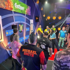 Gabriel Clemens Instagram - Freue mich sehr auf die #promidartswm live auf @prosieben 20.15 Uhr
Schaltet ein!!! Wir sind alle🔥