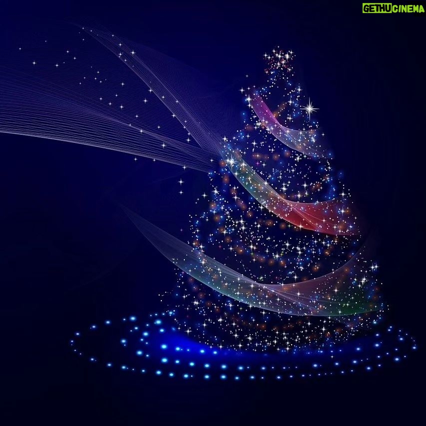 Gabriel Clemens - 8.1K Likes - Frohe und besinnliche Weihnachten im Kreise Eurer Liebsten wünsche ich Euch🌲🌲🌲
Genießt die Zeit 😘