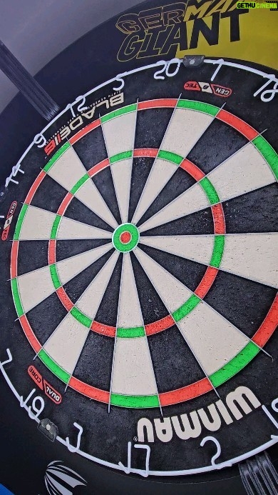 Gabriel Clemens Instagram - Practice 🎯 Am Donnerstag geht's endlich wieder nach England...wenn mir der Streik keinen Strich durch die Rechnung macht 🙏😬
