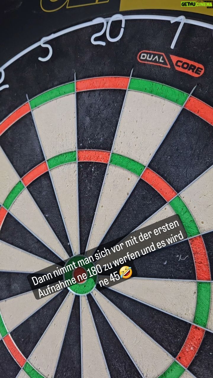 Gabriel Clemens Instagram - Zumindest die 2. Aufnahme war dann erfolgreich 😎🎯 One Taker kann ich nicht 🤣