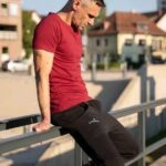 Gabriel Clemens Instagram - SWEAT PANTS FASHION JOGGINGHOSE...] Die stylisch geschnittene Hose sorgt für ein super Tragekomfort und ist ideal für ein lässiges Outfit im Alltag. #steelikone #steelisch #dart #darts #dartsshirt #dartshirts #dartsshirts #hoodies #hoodie #pants #jogginghose #jogginghosenstyle #feelthesteel #insteelwetrust #youneverscorealone #dartsonly #label #Streetwear #fashion #fashionstyle #sportkenntkeinegrenzen #onlineshop #180 #onehundertandeighty #boostyourstyle