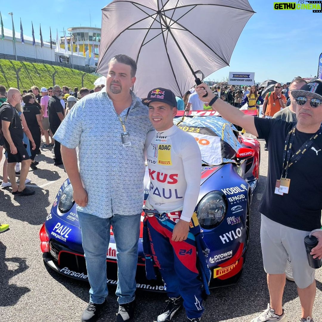 Gabriel Clemens Instagram - Danke @team_75_bernhard @adac_motorsport @dtm.official @pdceurope Für den mega coolen Tag😎