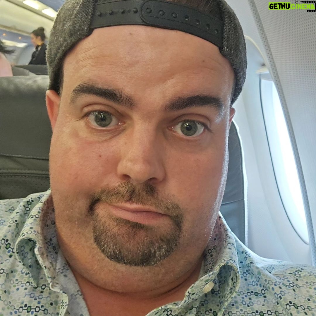 Gabriel Clemens - 18.7K Likes - Danke für jetzt schon 2 Stunden Verspätung am Frankfurter Flughafen 😡
Naja der neue Slot ist ja für 20 Uhr angesetzt...geht ja🤦
Hoffe mal das es dann irgendwann heute noch Richtung Blackpool geht🙄