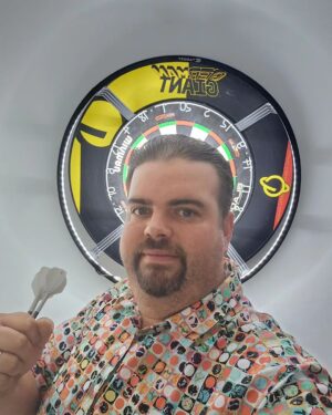 Gabriel Clemens Instagram - Auf geht's 💪💪💪
7.30 Uhr ist ne gute Zeit die ersten Darts zu werfen 🎯😎