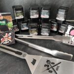 Gabriel Clemens Instagram - Ich glaube ich muss dieses Jahr viel am Grill stehen oder natürlich auch am Schwenker😊aber auch an der Feuerplatte🤣 Mit den Gewürzen,dem richtigen Werkzeug von @030bbq und der @spice_bar sollte das alles gut funktionieren!!! Wie sagt Bobby immer so schön in seinen Videos wir sind Team Feuerplatte 😎 #feuerplatte #grillen #030bbq #schwenker #unbezahltewerbung #werbungwegenmarkierung