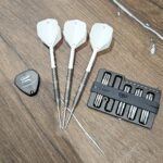 Gabriel Clemens Instagram - Da mich so viele Fragen erreichen zu meinem Setup🎯 Ich spiele Swiss Points in 30mm Nano Storm Point Weiße Pro Grip Shafts intermediate 41mm Weiße Target Flights No 2 Silberne Flightringe #targetdarts #Darts #dart #teamgermangiant