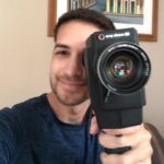 Gabriel Luiz Instagram - Sou formado na UnB. Venho de uma escola de jornalismo em que se aprende que jornalista não deve virar notícia. Por isso, teve dias que cheguei a ficar com vergonha de mim mesmo, de tudo o que aconteceu e com toda a repercussão. Ainda fico sem palavras, sem jeito. Ainda fico sem entender a dimensão. Ainda queria que tudo fosse diferente. Mas o que eu sei é que hoje estou em paz comigo mesmo. E grato demais por toda a força, o carinho e a torcida que venho recebendo. Graças a Deus, o universo se alinhou pra que tudo desse certo. Profissionais incríveis cuidaram de mim. E desde então, só tenho pessoas maravilhosas por perto. Em especial, meu pai e minha mãe, que estão sendo meus pilares. Me deram força e amor pra aguentar um dia após o outro. E é com amor que eu quero seguir todos os dias. É com amor que a gente vence.