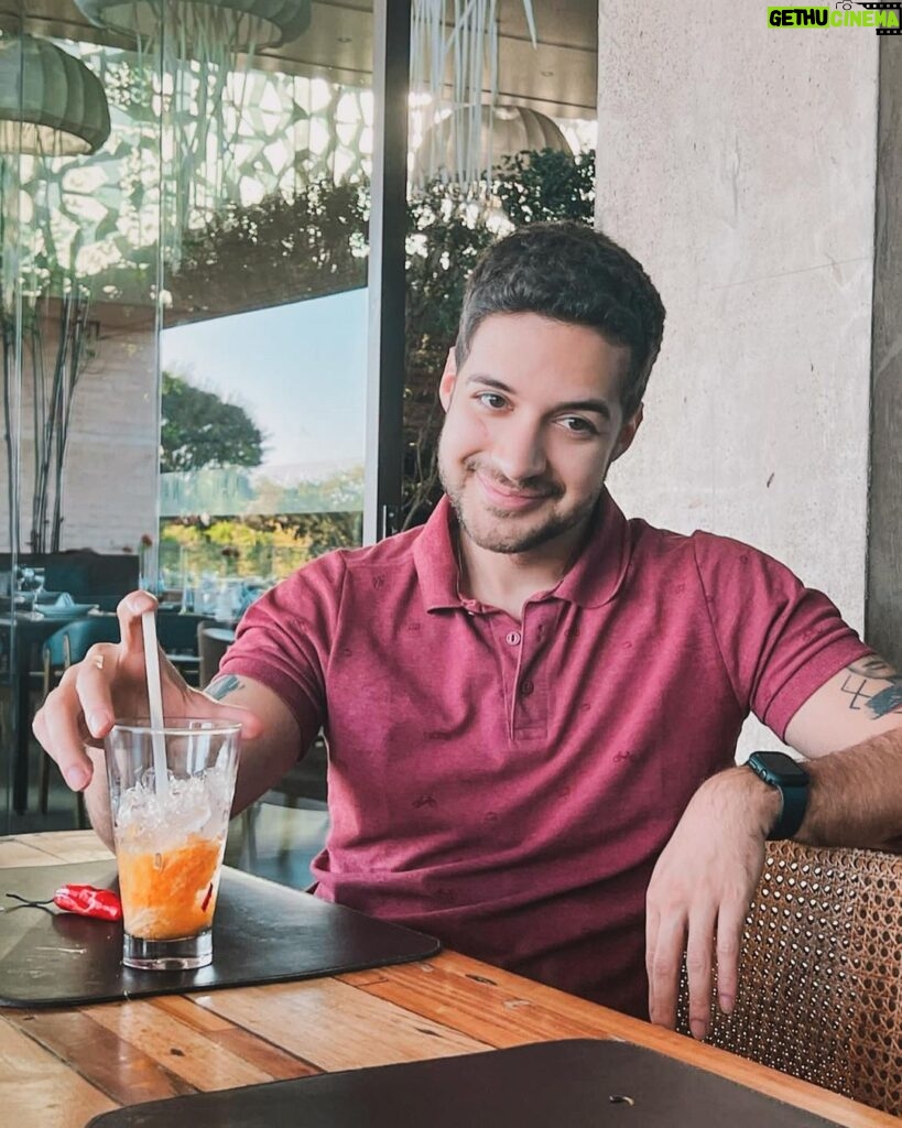 Gabriel Luiz Instagram - Ardidas: um almoço sossegado pelo olhar da @jetauque
