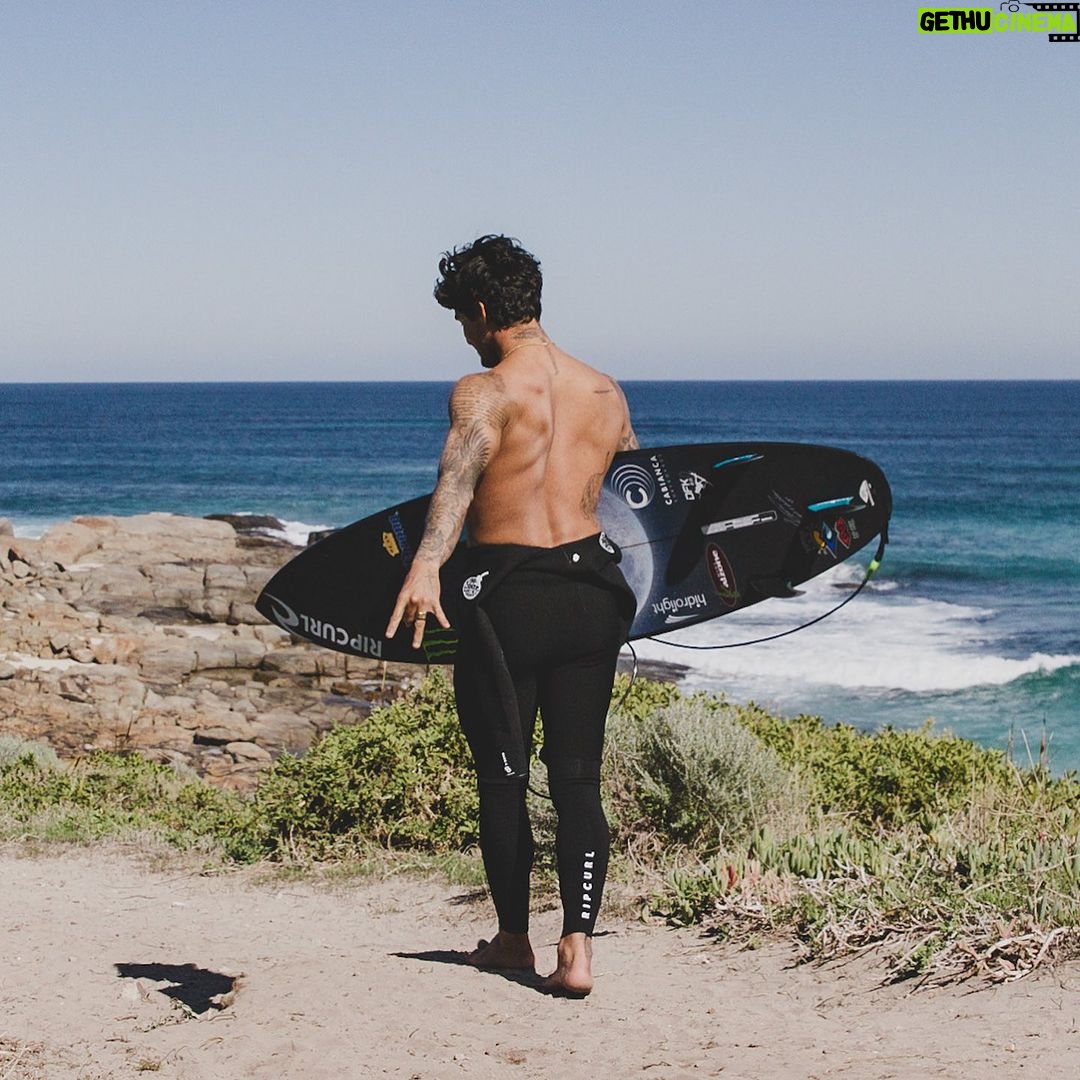 Gabriel Medina Instagram - 🥷🏻🖖🏻 no escritório hoje Rio de Janeiro, Rio de Janeiro