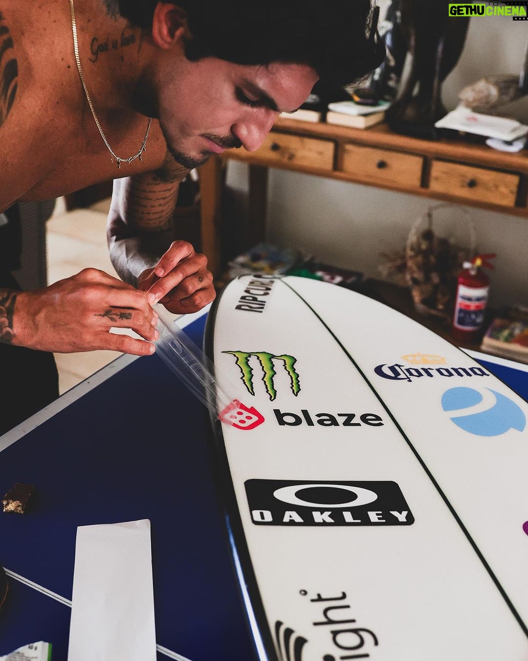 Gabriel Medina Instagram - Feliz demais em fazer parte da familia @blazebrasil 🎰🎲🚀🔥 ps: Jogue com responsabilidade