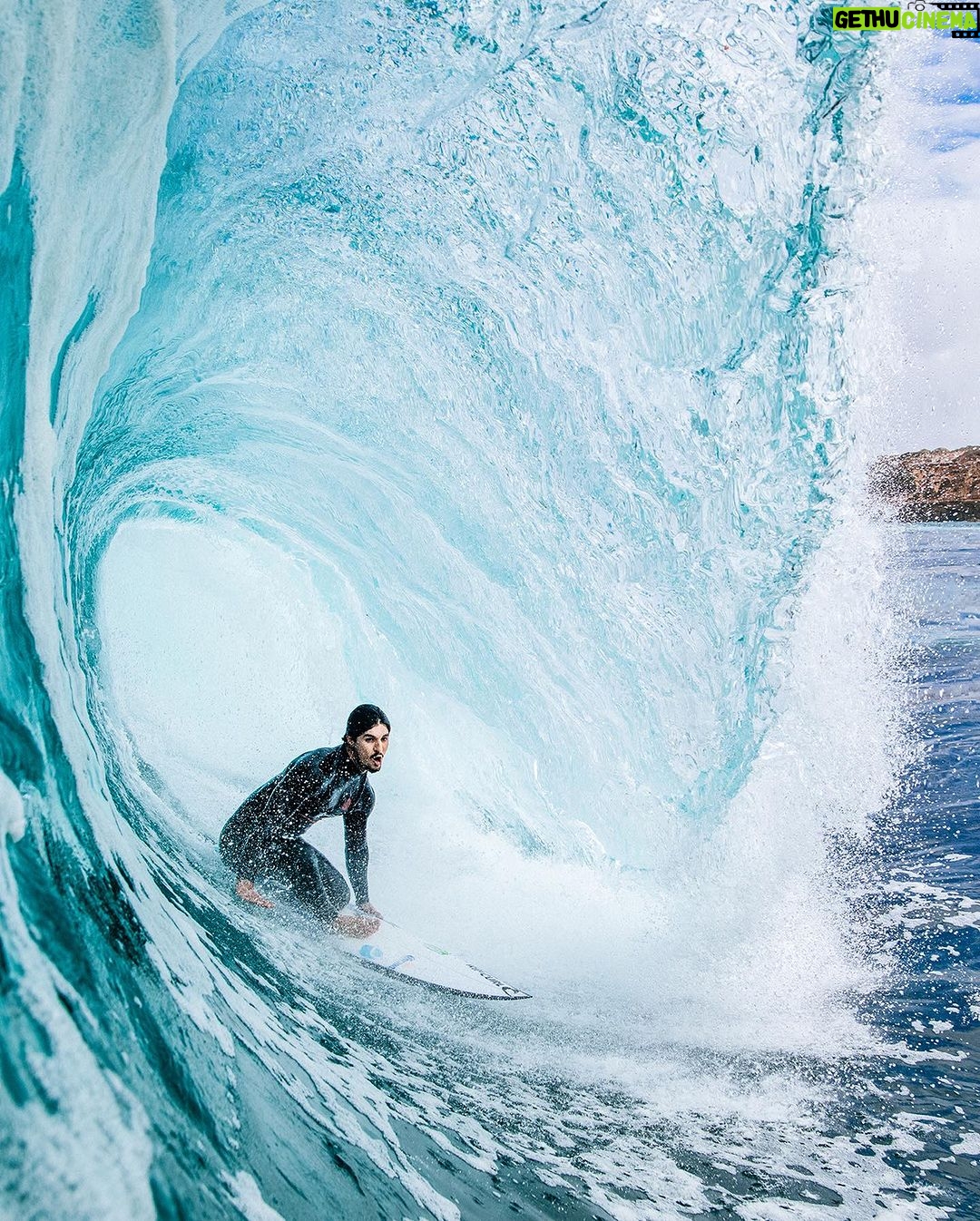Gabriel Medina Instagram - Se liga nessa galera! 🔥 Na compra de qualquer Long John em ripcurl.com.br GANHE um roupão irado! @ripcurl_brasil #MadeForWaves