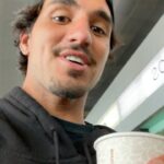 Gabriel Medina Instagram - Feliz dia dos namorados 😂 🍫