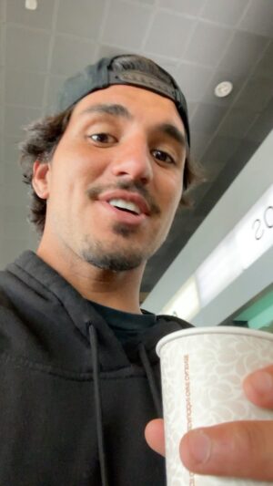 Gabriel Medina Instagram - Feliz dia dos namorados 😂 🍫