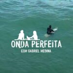 Gabriel Medina Instagram - No trecho de um dos vídeos da nossa playlist A Onda Perfeita, o @gabrielmedina contou que pra ele o surf é o que traz paz, é terapia. Mas a gente sabe que cada um tem um jeito de procurar essa tranquilidade. Qual é o seu? *Beba com moderação.