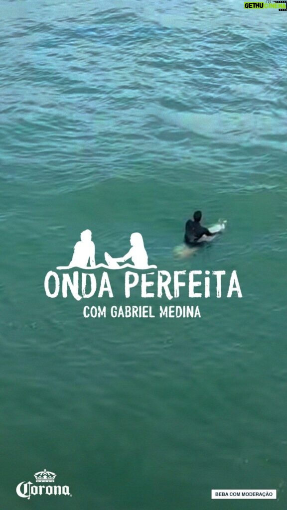 Gabriel Medina Instagram - No trecho de um dos vídeos da nossa playlist A Onda Perfeita, o @gabrielmedina contou que pra ele o surf é o que traz paz, é terapia. Mas a gente sabe que cada um tem um jeito de procurar essa tranquilidade. Qual é o seu? *Beba com moderação.