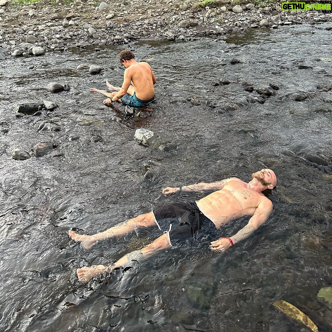 Gabriel Medina Instagram - Cachoeira/ hiking with the boyz Los Angeles, California