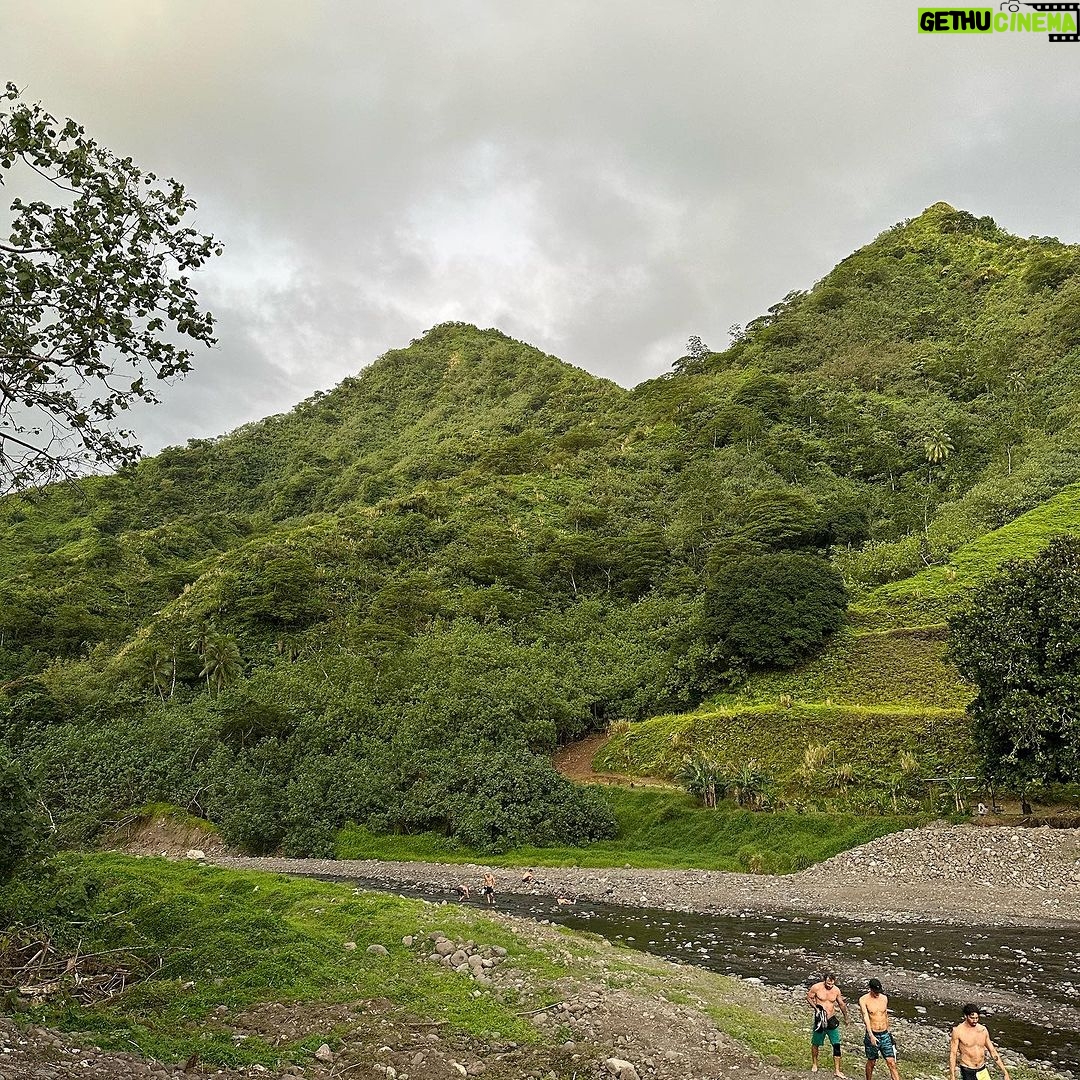 Gabriel Medina Instagram - Cachoeira/ hiking with the boyz Los Angeles, California