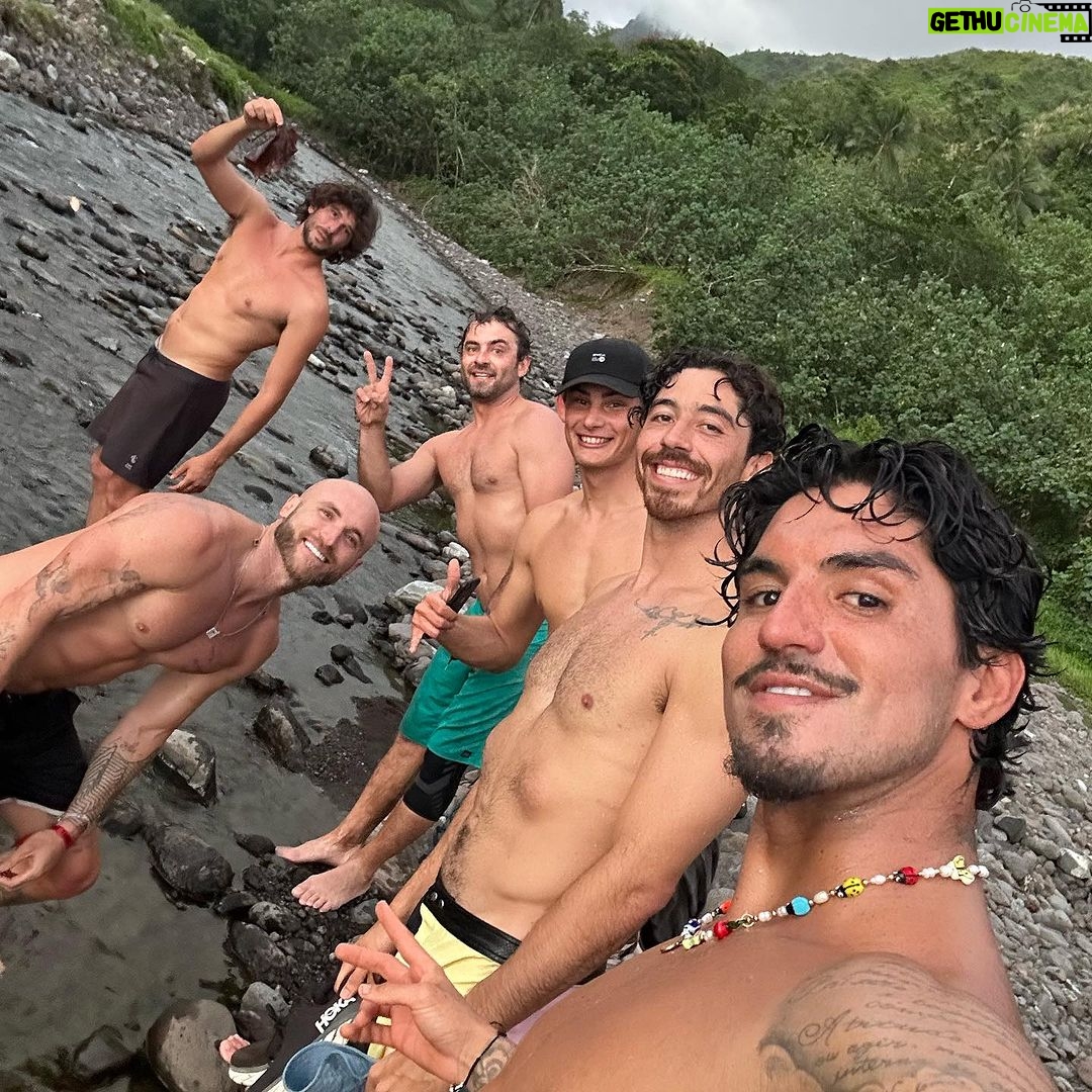 Gabriel Medina Instagram - Cachoeira/ hiking with the boyz Los Angeles, California