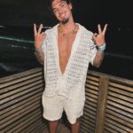 Gabriel Medina Instagram - Feliz ano novo galera! 2024 a gente vai pra cima. Amo voces, muita saude, felicidade e muito amor pra todos nos. ❤️ Pontal de Maracaípe - PE