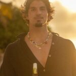 Gabriel Medina Instagram - Compartilhamos histórias tão surpreendentes aqui fora, junto com o @gabrielmedina que trouxe pra gente o pôr do sol mais bonito da sua timeline, direto do Preá.😉 #CoronaSunsetsPreá #CoronaWorldTourExperience #AVidaÉAquiFora *Beba com moderação