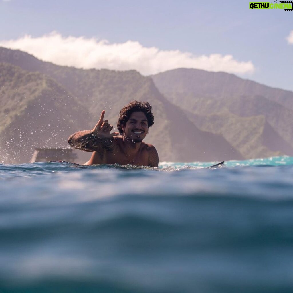 Gabriel Medina Instagram - After 4 years feels good to be back in paradaiss. I love this place💙 Depois de 4 anos, de volta ao paraiso... eu amo esse lugar. 💙 #Teahupoo 📷 @badboyryry_ Tahiti