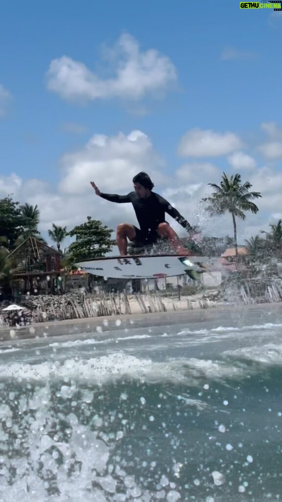 Gabriel Medina Instagram - Surfing surfing// Surfando pelo nordeste 🏄🏻‍♂️ - @gabrielfarias Video: @lucasbalbino_ Pontal Do Maracaípe Porto De Galinhas Pernambuco Brasil