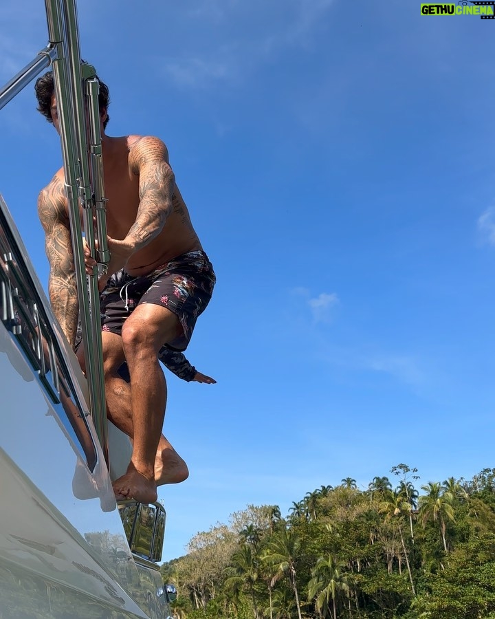 Gabriel Medina Instagram - "Por isso eu canto, por isso nois canta... oque resta é sonhar " ❤️🙏🏻 obrigado senhor Ilhabela Litoral Norte - SP - Brasil