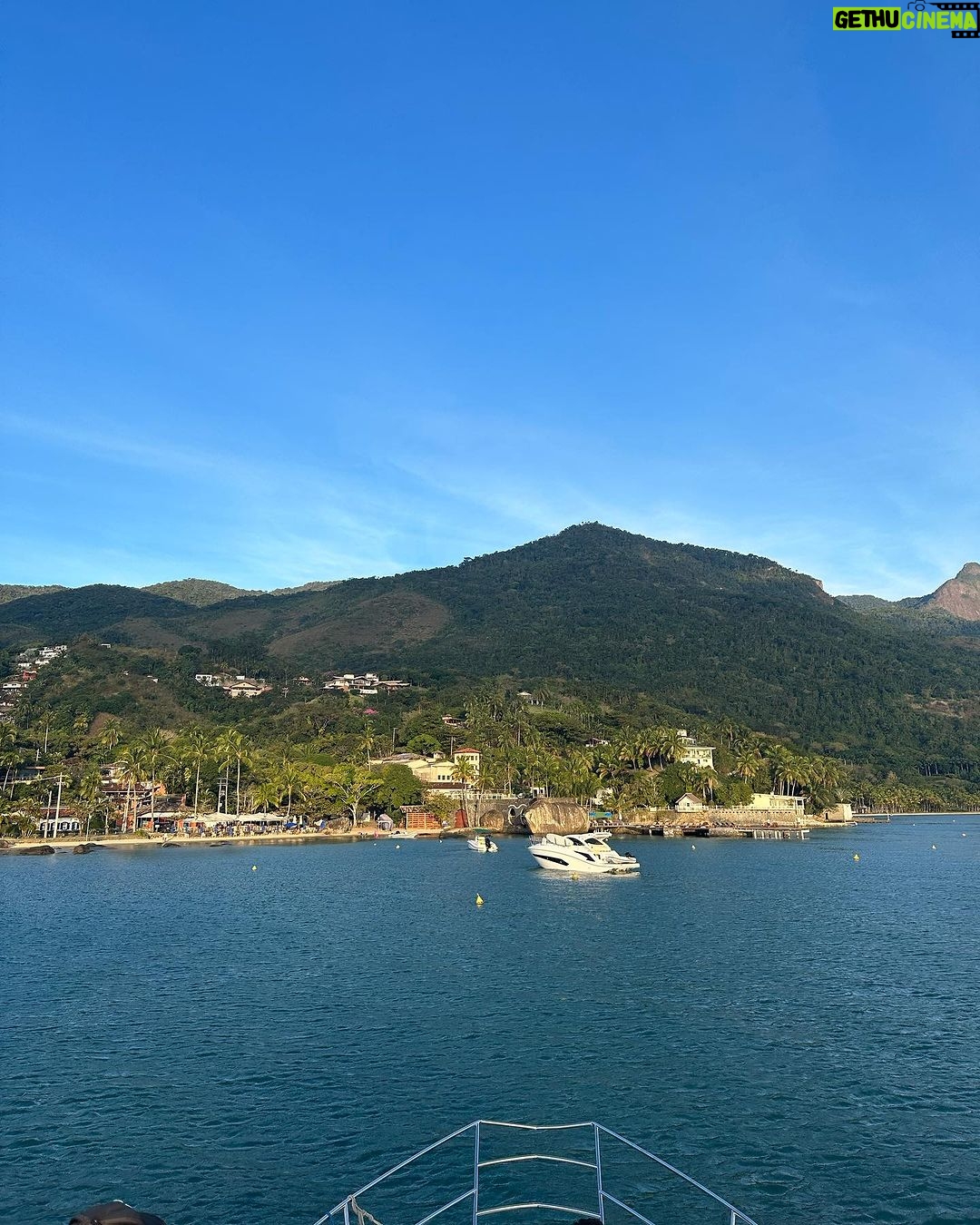 Gabriel Medina Instagram - "Por isso eu canto, por isso nois canta... oque resta é sonhar " ❤️🙏🏻 obrigado senhor Ilhabela Litoral Norte - SP - Brasil