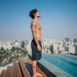 Gabriel Medina Instagram - O meu estilo de vida me faz conhecer lugares incríveis, mas não há nada melhor do que voltar para casa, e graças à @jflliving, agora eu tenho duas. Minha casa em São Paulo.💙 São Paulo, Brazil