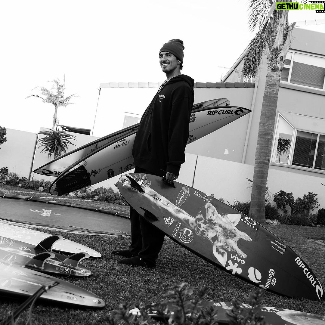 Gabriel Medina Instagram - Pets ready π― π¦ 𦬠π¦ = πΏπ¦ @cabiancadesign JBay