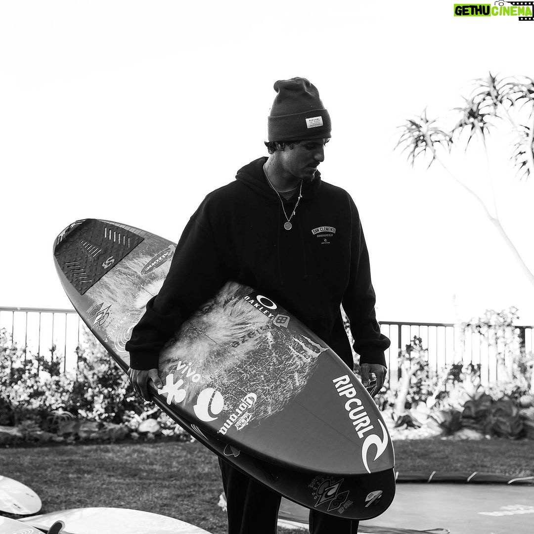 Gabriel Medina Instagram - Pets ready π― π¦ 𦬠π¦ = πΏπ¦ @cabiancadesign JBay