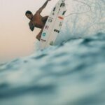 Gabriel Medina Instagram - ‭‭Eclesiastes‬ ‭3‬:‭1‬ “Tudo neste mundo tem o seu tempo; cada coisa tem a sua ocasião. Há tempo de nascer e tempo de morrer; tempo de plantar e tempo de arrancar; tempo de matar e tempo de curar; tempo de derrubar e tempo de construir. Há tempo de ficar triste e tempo de se alegrar; tempo de chorar e tempo de dançar; tempo de espalhar pedras e tempo de ajuntá-las; tempo de abraçar e tempo de afastar. Há tempo de procurar e tempo de perder; tempo de economizar e tempo de desperdiçar; tempo de rasgar e tempo de remendar; tempo de ficar calado e tempo de falar. Há tempo de amar e tempo de odiar; tempo de guerra e tempo de paz.” ‭ 🙏🏻 Tempo para tudo. Fé. Seguimos... Maresias, Sao Paulo, Brazil