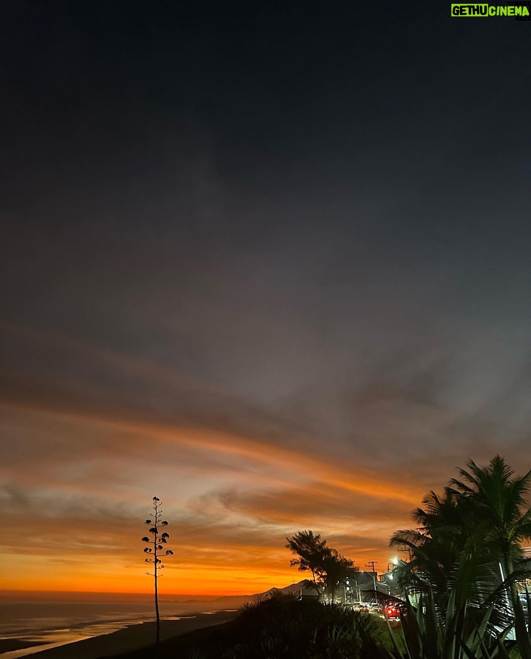 Gabriel Medina Instagram - Outro dump Saquarema Beach