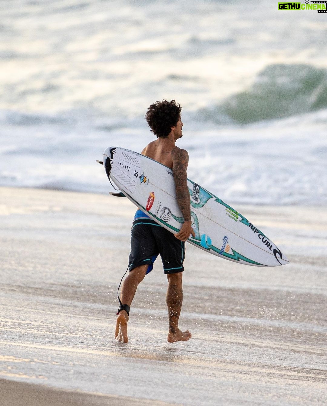 Gabriel Medina Instagram - Outro dump Saquarema Beach