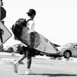 Gabriel Medina Instagram - Caro WSL, Por favor, entenda a importância desta discussão. O surf é a minha vida, e meu amor por este esporte é incondicional. Surfo com paixão e pretendo deixar um belo legado quando olhar para trás um dia. No entanto, a comunidade do surfe, especialmente a brasileira, está estarrecida com a falta de clareza e inconsistência na definição das notas já há muitos anos, mas ultimamente isso tem sido ainda mais chocante. Está claro que a avaliação dos juízes está agora recompensando um surfe muito simples, transições incompletas e PROGRESSÃO e VARIEDADE está sendo completamente retirada da equação. Isso é muito frustrante e ameaça o crescimento do esporte. Fãs e patrocinadores não aceitarão que isso continue e, em um futuro próximo, acabarão se afastando, uma vez que esperam um julgamento igual e justo para o esporte. Também é importante observar que muitos treinadores tiveram a oportunidade de falar com a WSL após as baterias/etapas para discutir sobre PROGRESSÃO e VARIEDADE nos critérios e a falta de valorização para as manobras. O retorno recebido é sempre bastante defensivo, com exemplos ruins para ilustrar seus argumentos. A WSL precisa urgentemente esclarecer seus critérios e aplicar um julgamento justo para preservar a evolução do esporte. Obrigado, Gabriel Medina e todo Brasil 🇧🇷 . Dear WSL, Please understand the importance of this discussion. Surfing has been my life and my love for this sport is unconditional. I have put all my heart into and and want to leave a beautiful legacy one day when I look back at it. However the surfing community, especially in Brazil, is mesmerized with the poor clarity and inconsistence of judging for many years now, but lately it has been even more shocking.