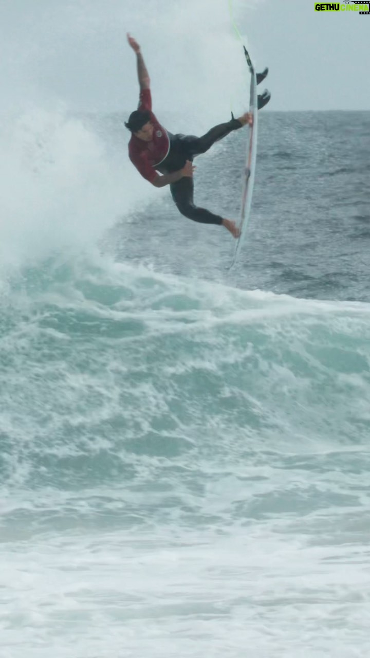 Gabriel Medina Instagram - Ventania hoje mas deu pra pegar umas... Sanca Beach 🔥 @lucasbalbino_ Rio de Janeiro, Rio de Janeiro