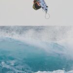 Gabriel Medina Instagram - Peace ✌️… 🩳 @ripcurl @lucasbalbino_ Banzai Pipeline