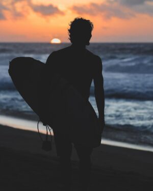 Gabriel Medina Instagram - Peace ✌️… 🩳 @ripcurl 

@lucasbalbino_
