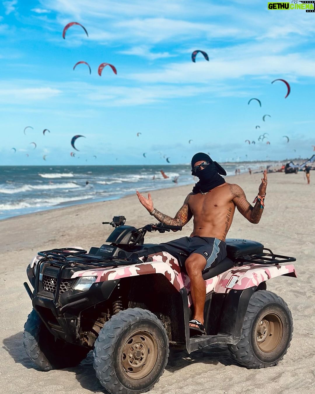Gabriel Medina Instagram - and let the year begin... 🏄🏻♂️🏄🏻♂️🏄🏻♂️